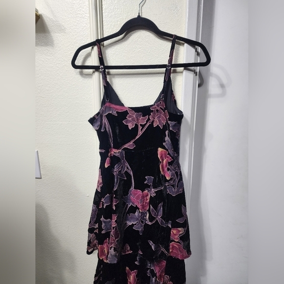 Lulus I Love You Amore Black Floral Velvet Tiered Maxi Dress M Wedding Party - Picture 10 of 11